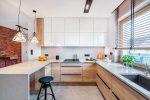 noble concrete grey kvarca virsma gaišā koka virtuvē
