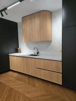 Calacatta riviera akmens virsma virtuvē