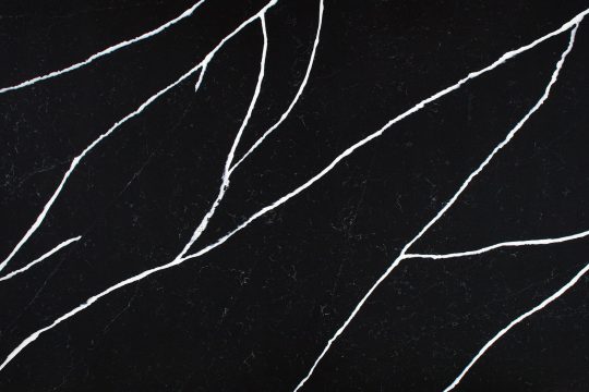 Calacatta noir satin akmens virsmas raksts