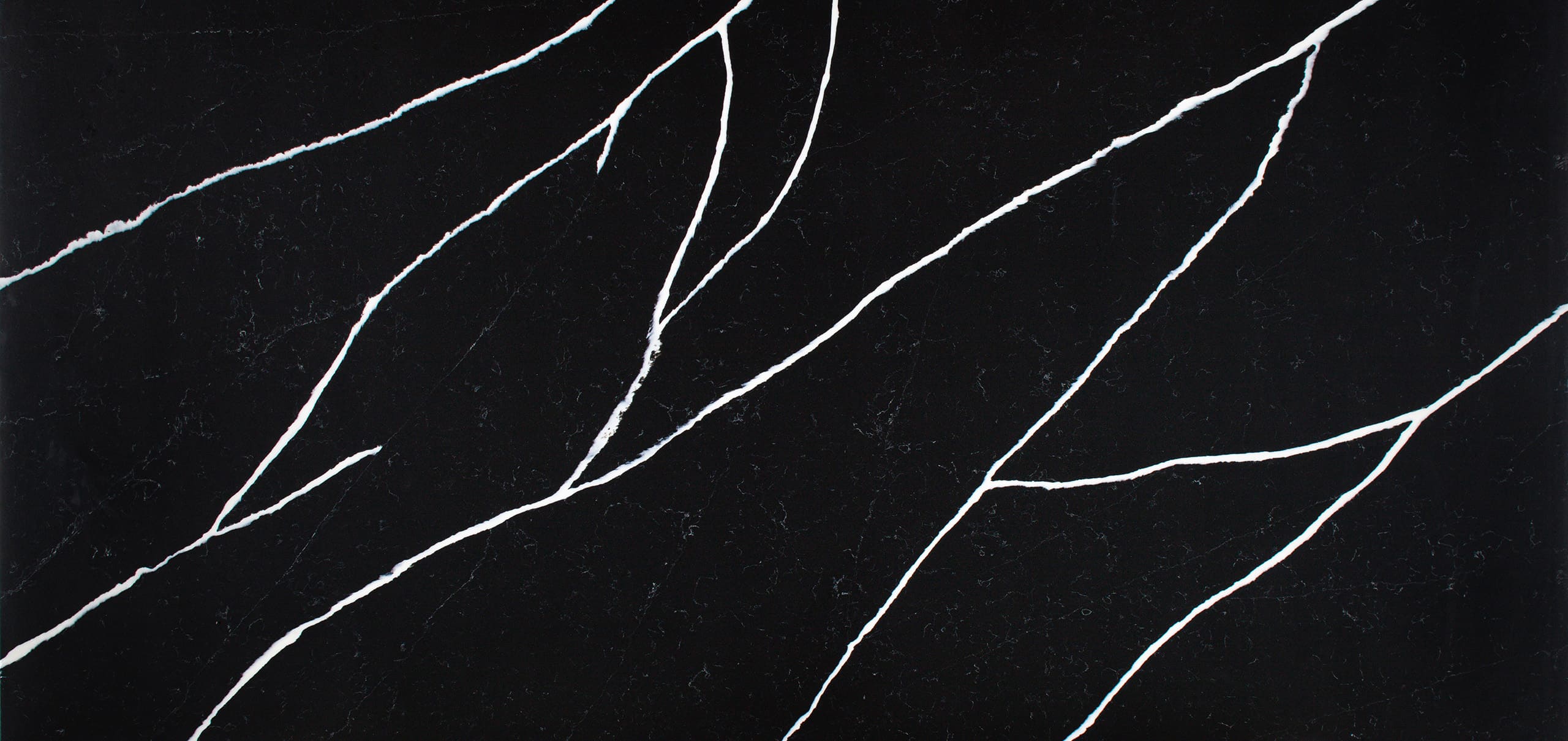calacatta-noir-satin Calacatta noir satin akmens virsmas raksts